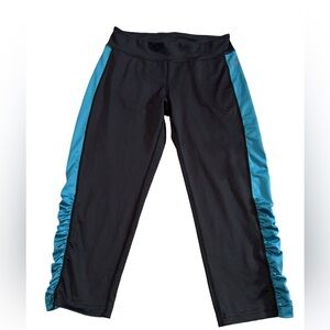 Women's Black and Teal Athletic Works Capri Pants Size Medium